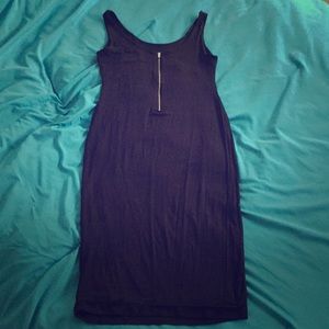 Knee length sleeveless black dress with zipper